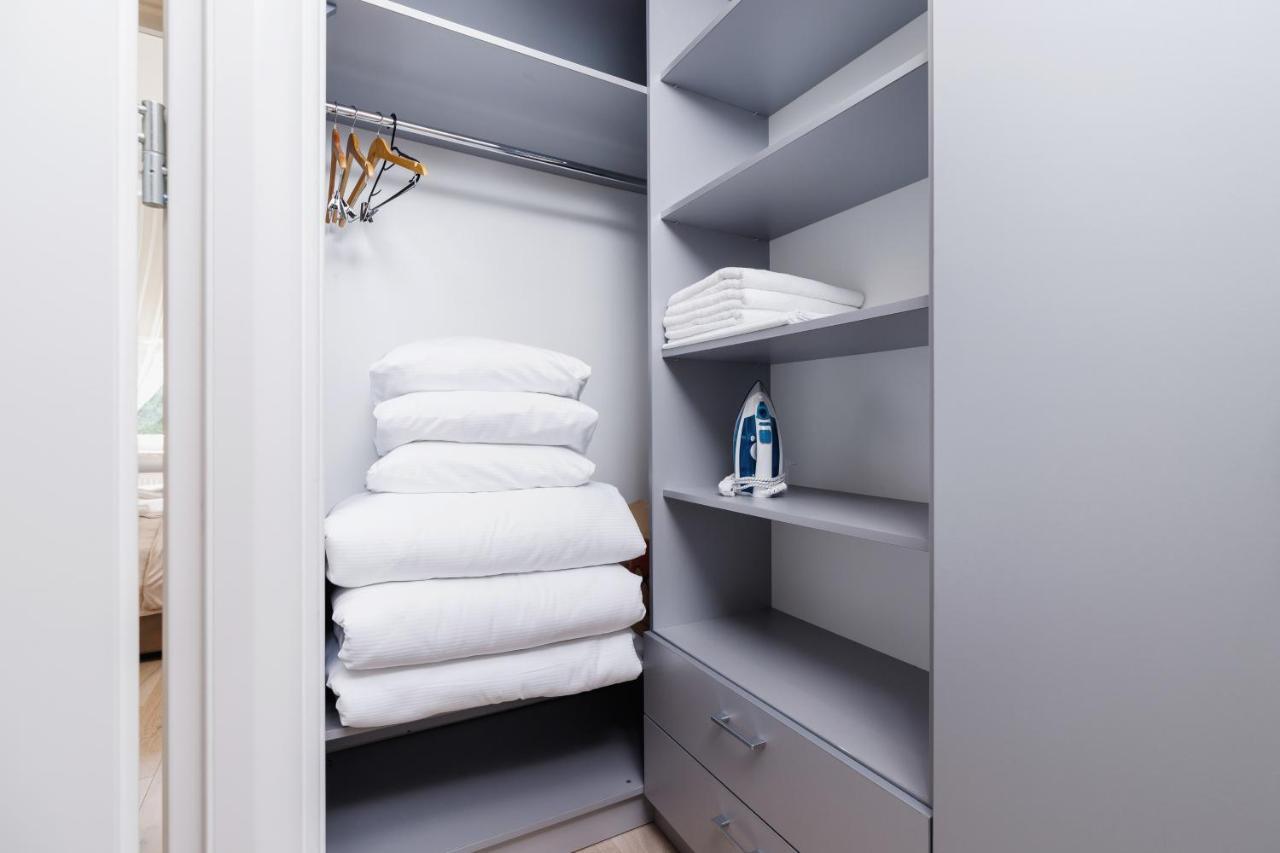 Modern Apartment Lubicz Krakow By Noclegi Renters ภายนอก รูปภาพ