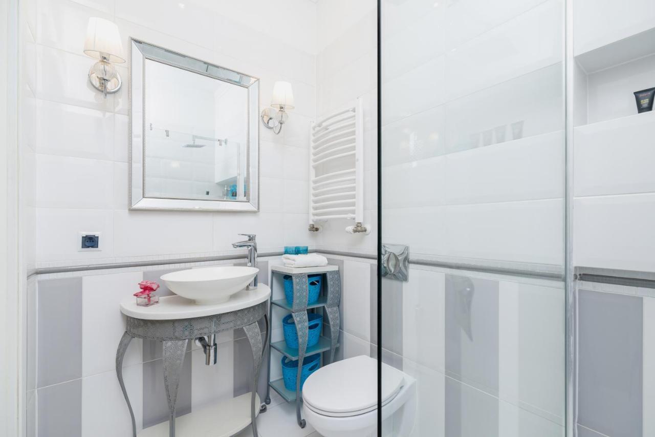 Modern Apartment Lubicz Krakow By Noclegi Renters ภายนอก รูปภาพ