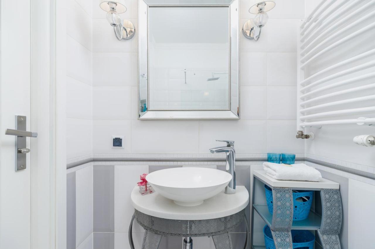 Modern Apartment Lubicz Krakow By Noclegi Renters ภายนอก รูปภาพ